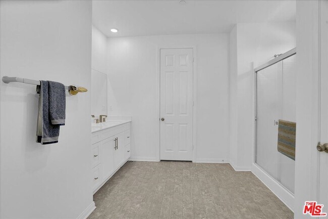 Building Photo - 725 Daniel Freeman Cir