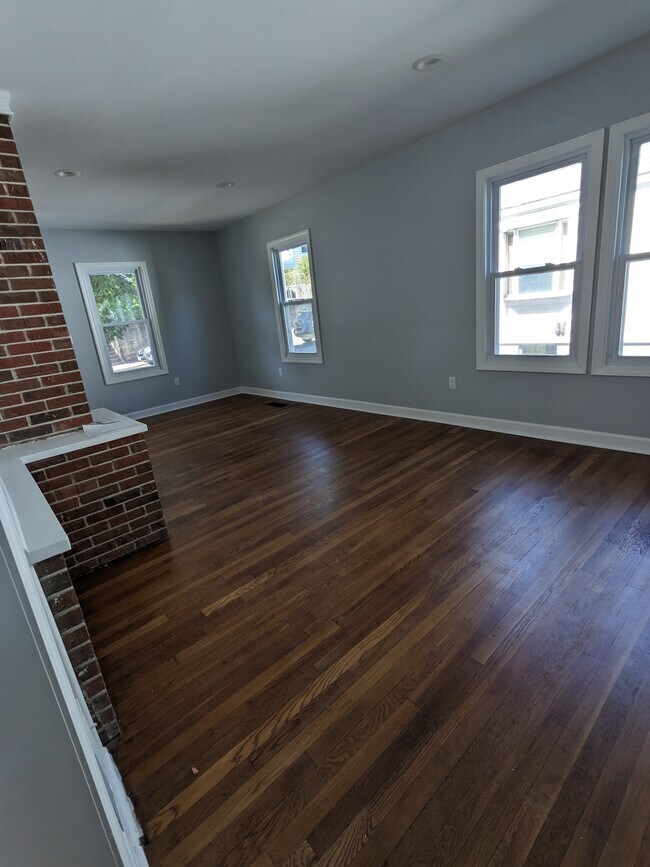 Living Room - 23 Clarence St
