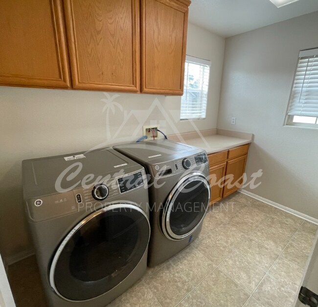 Building Photo - 2235 Nightshade Ln