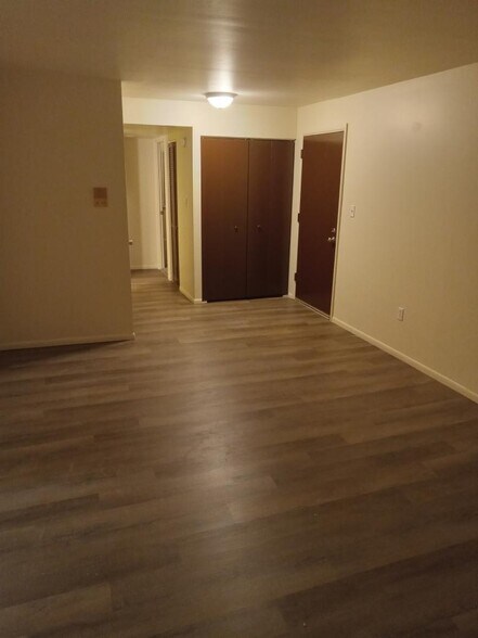 LIVING ROOM - 1001 White Oak Road