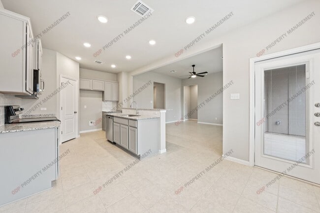 Building Photo - 748 Gingham Trl