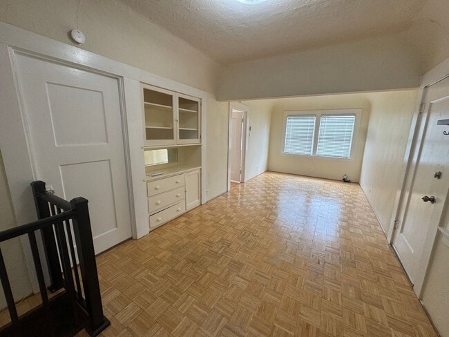 Building Photo - 5913 Vallejo St