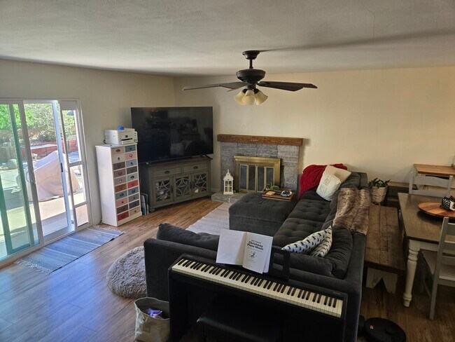 Building Photo - 3940 Silver Leaf Dr