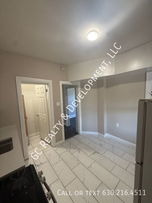 Building Photo - 2835 W 38th Pl