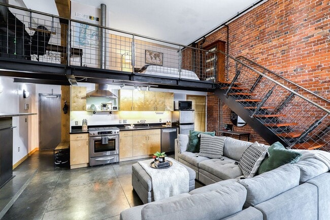 Building Photo - PENDING APPLICATION- Cozy Loft in Downtown...