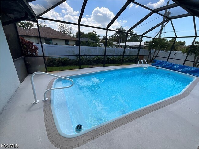 Building Photo - 20620 Pine Tree Ln