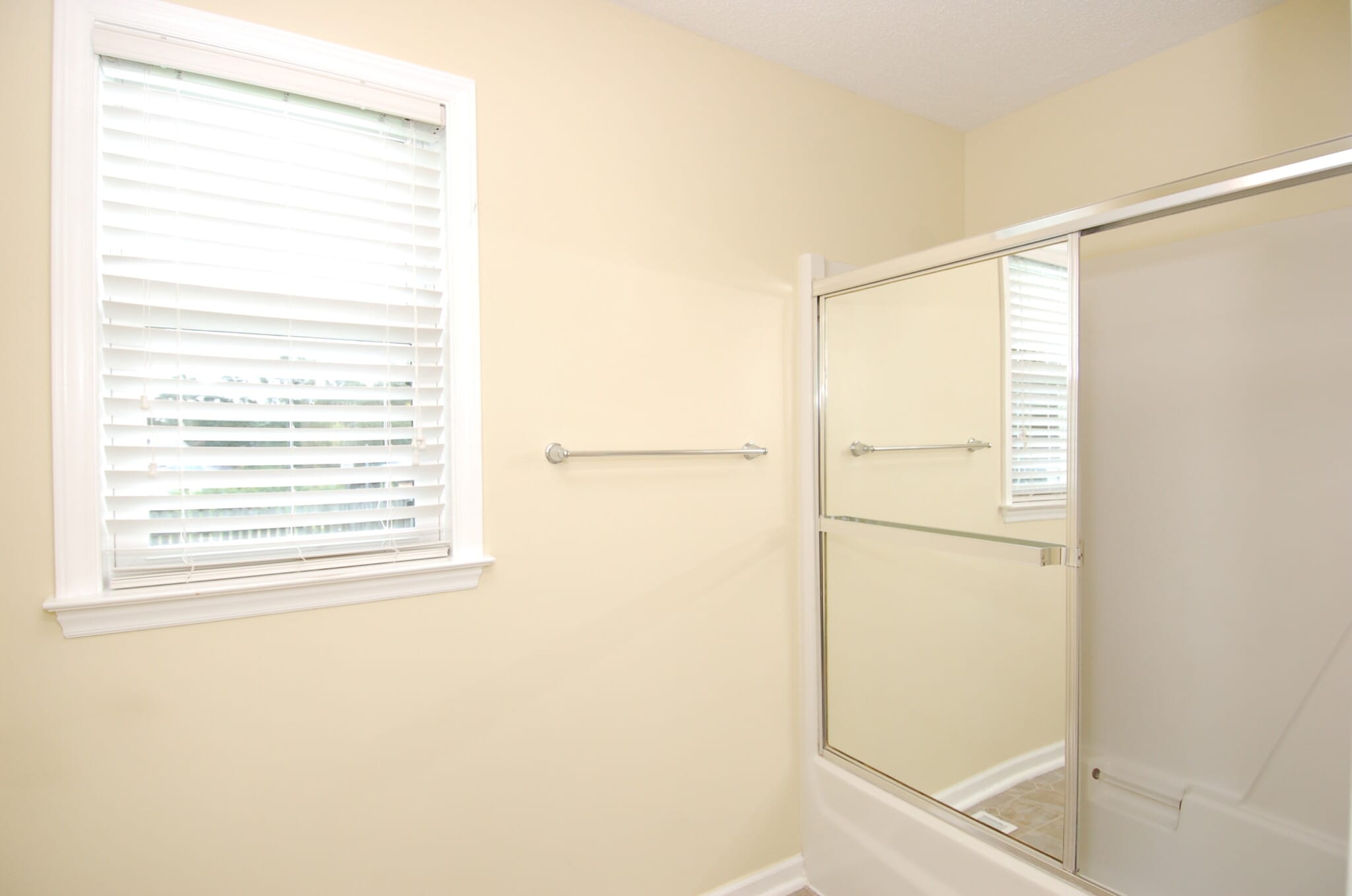 Building Photo - 705 S Hughes St