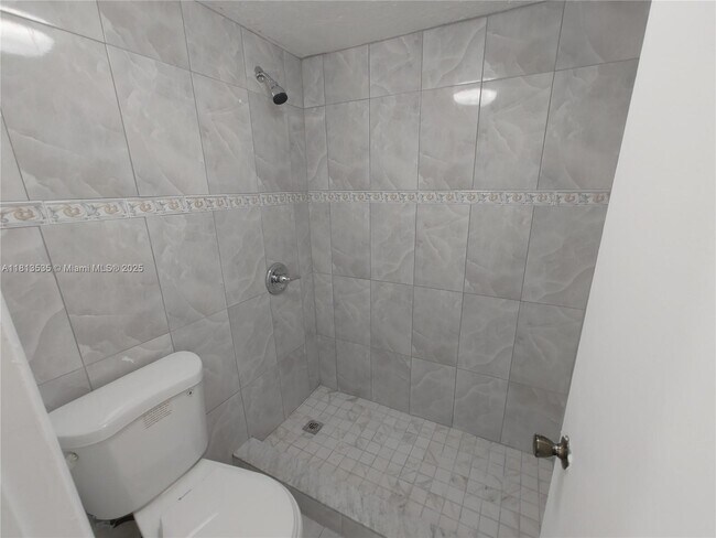 Building Photo - 1305 W 53rd St