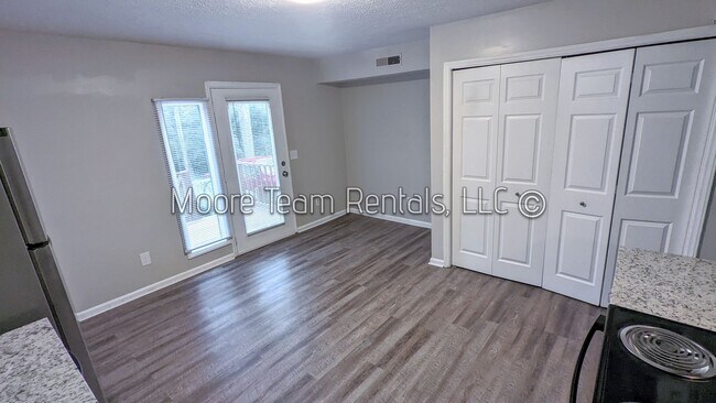 Building Photo - Just remodeled - 2 Bed/1.5Ba - Sect 8 Acce...