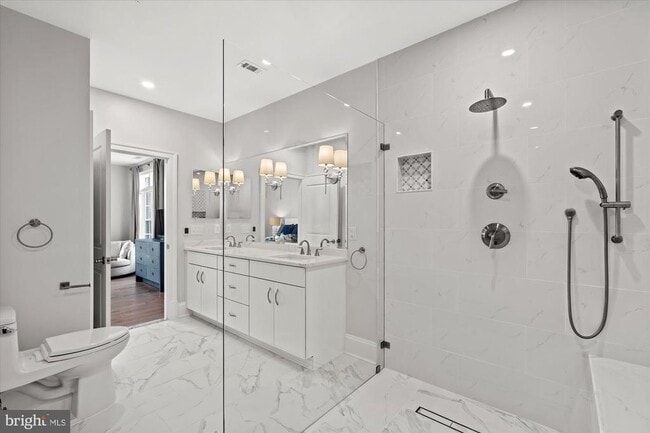 Building Photo - 600 Second St