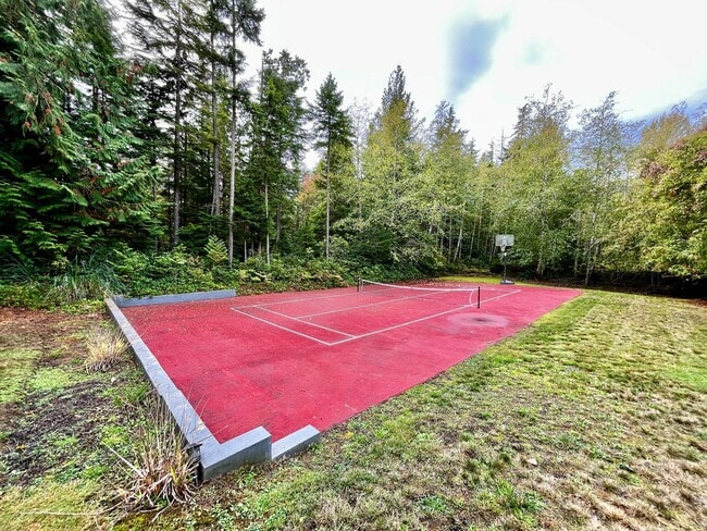 Building Photo - Seabeck Heights Home with Pickle Ball Court!