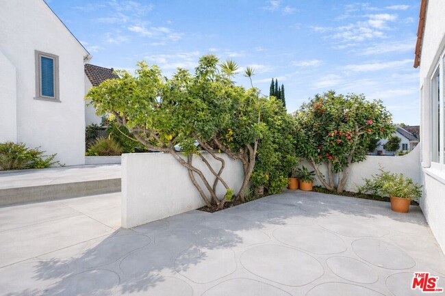 Building Photo - 2214 Benecia Ave