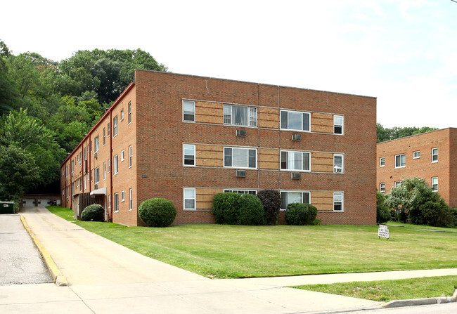 Building Photo - Hillcrest Terrace Apartments