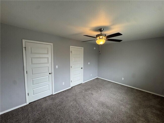 Building Photo - 1666 S Razorback Rd