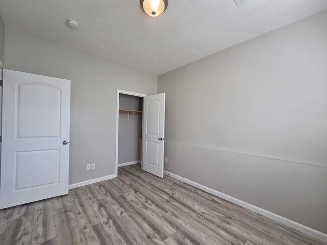 Building Photo - 376 Michaels Court