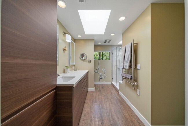 Building Photo - Monterey