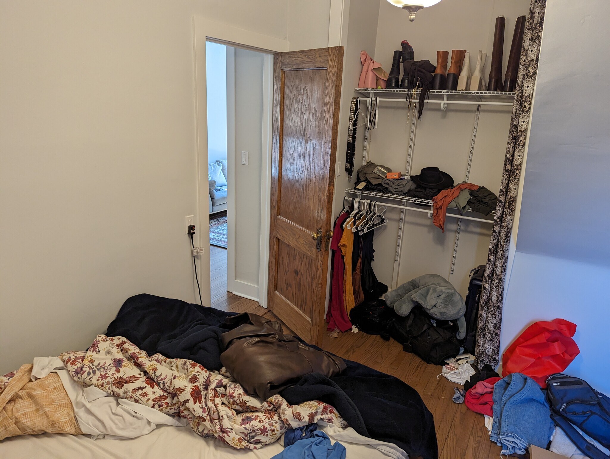 Building Photo - 1426 W Balmoral Ave