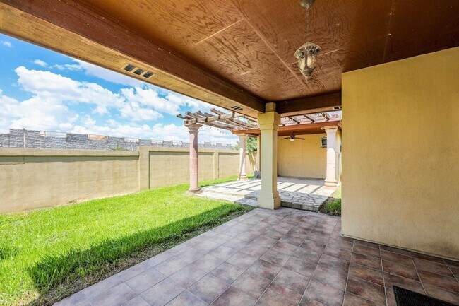 Building Photo - 6514 Grande Bay