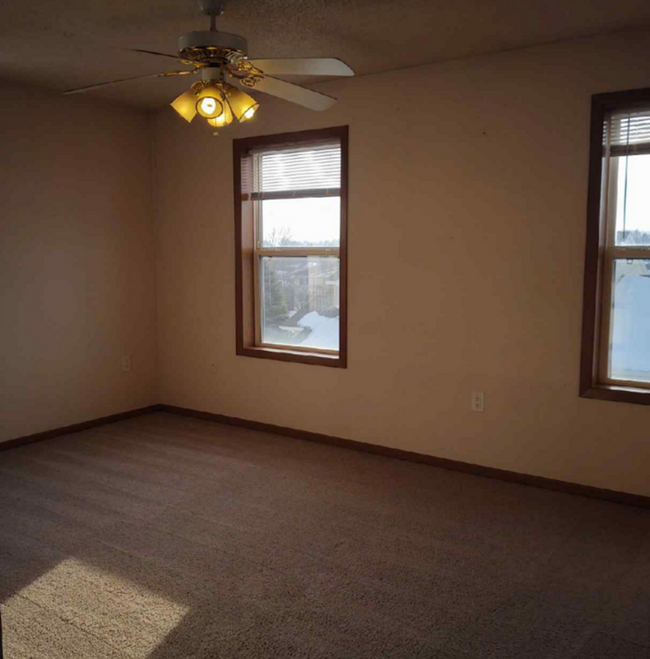 Building Photo - $1,450 | 2 Bedroom, 2.5 Bathroom Town Home...