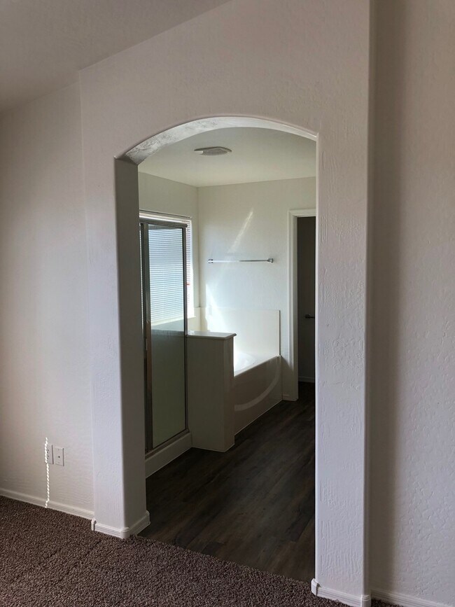 Building Photo - Massive 4 bedroom- 3 car garage- Large loft- Maricopa