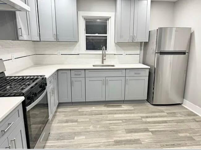 Building Photo - 643 Elizabeth St