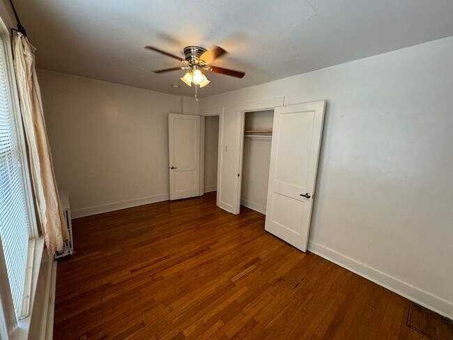 Building Photo - Great two story townhouse in the heart of Squirrel Hill!