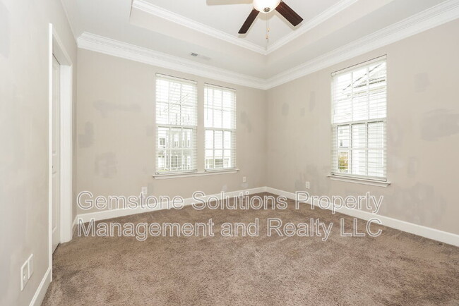 Building Photo - 345 Kara Ln