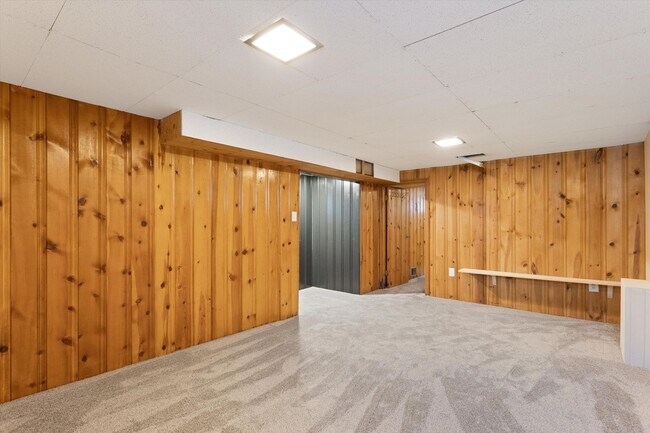 Building Photo - Gorgeous 2 bedroom 1 bathroom house!
