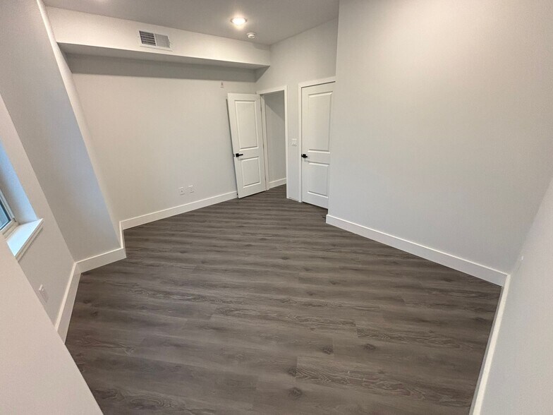 Building Photo - 713 N 42nd St