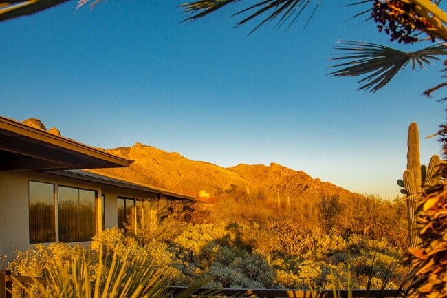 Building Photo - STUNNING HOME WITH BREATHTAKING VIEWS LOCATED AT THE TOP OF CAMPBELL!