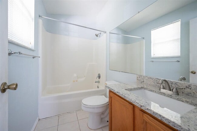 Building Photo - 3860 SW 20th Ave