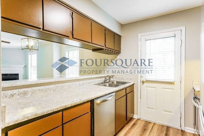 Building Photo - Inviting 2-Bed Townhome with Front Porch, Private Parking  & Storage