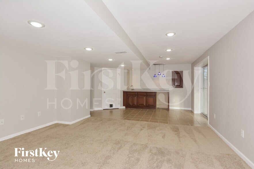 Building Photo - 1400 Navaho Trail