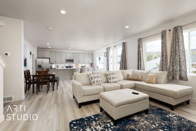 Building Photo - 2577 N Velvet Moon Dr