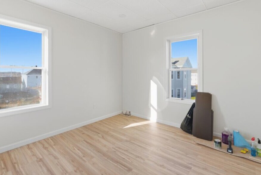 Primary Photo - 32 Oregon St