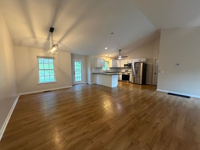Building Photo - 136 Elizabeth Ann Cir