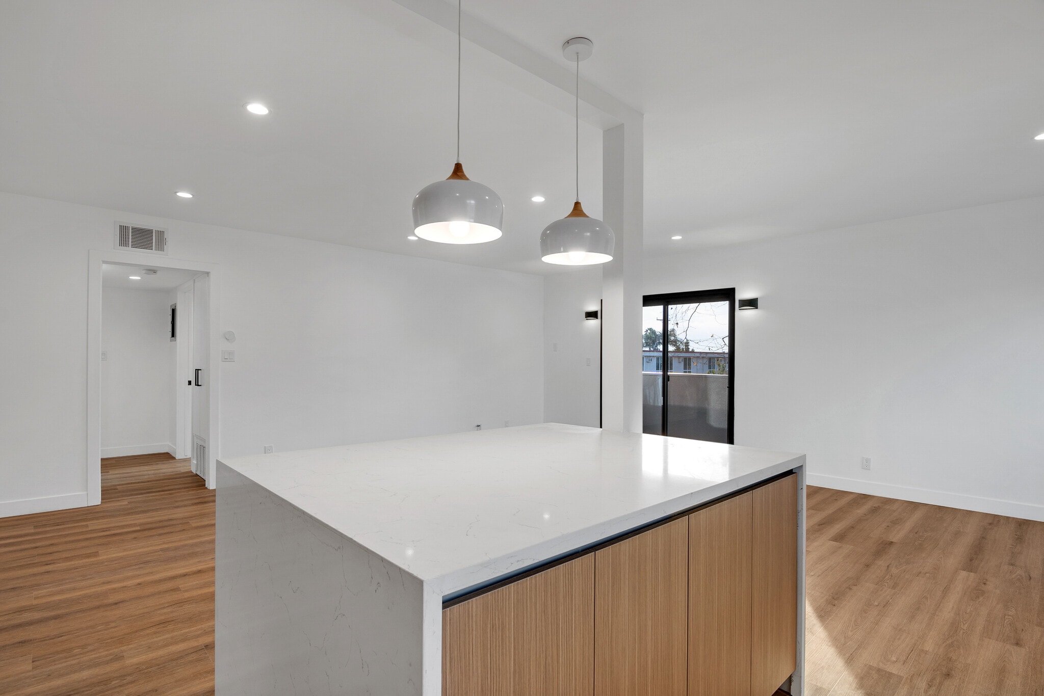 Building Photo - 950 Havenhurst Dr
