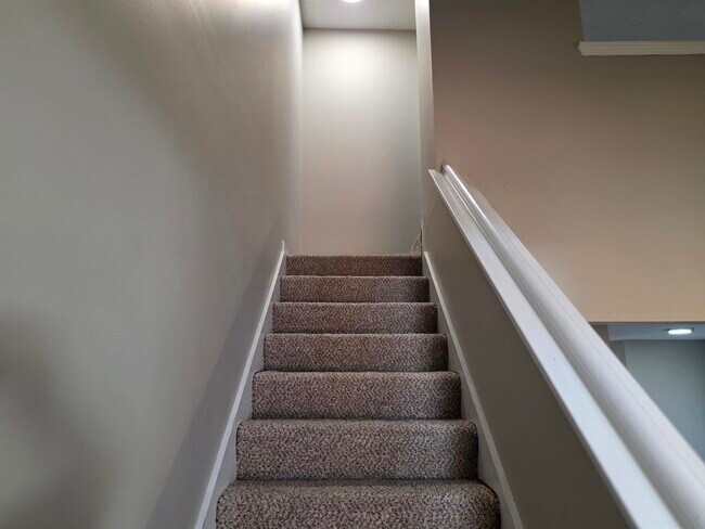 Building Photo - 8333 Twin Rivers Dr