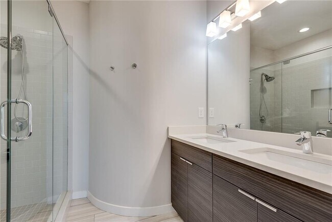 Building Photo - 415 Gartrell St SE