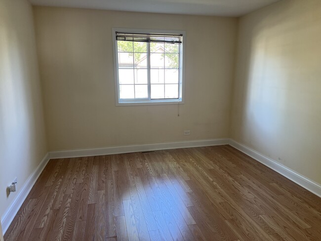Building Photo - 309 Memory Ln