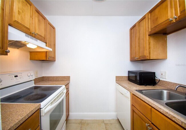 Building Photo - 13830 Orange Sunset Dr