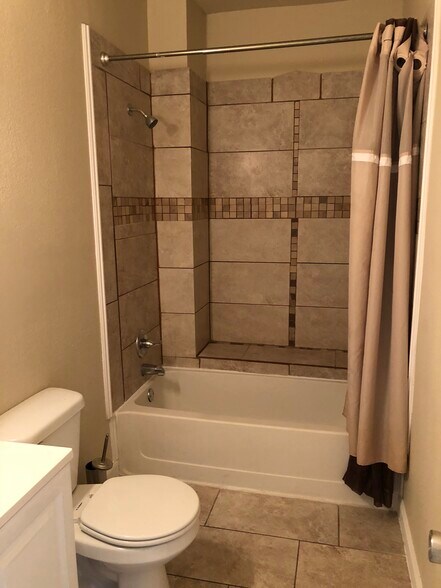 Shower Seat - 1301 N Klein Ave