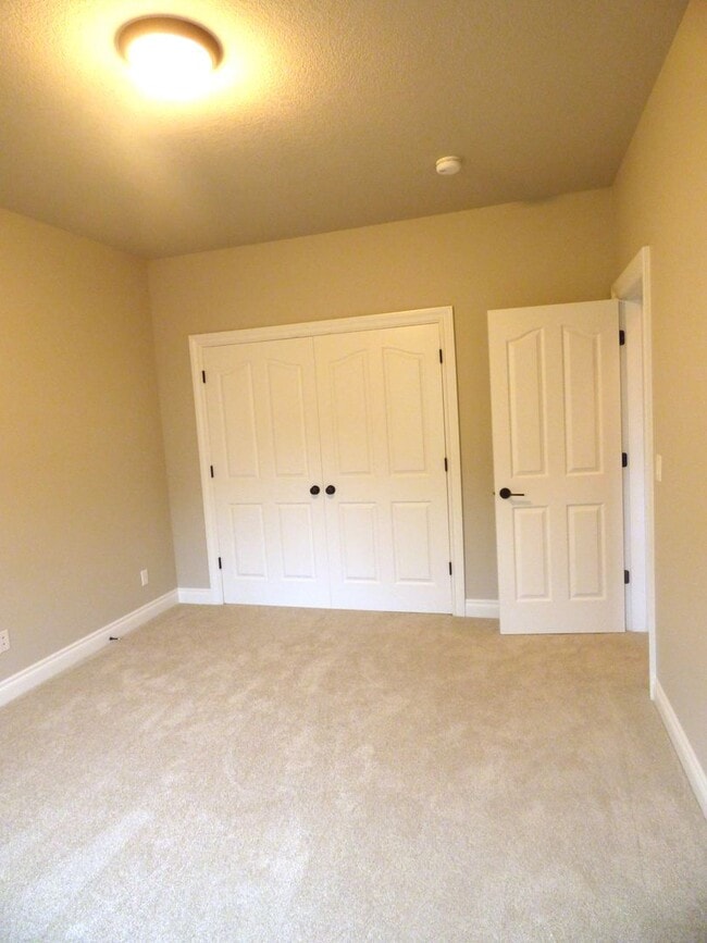 Building Photo - 5 Bedroom Home in South Salem! Near I-5