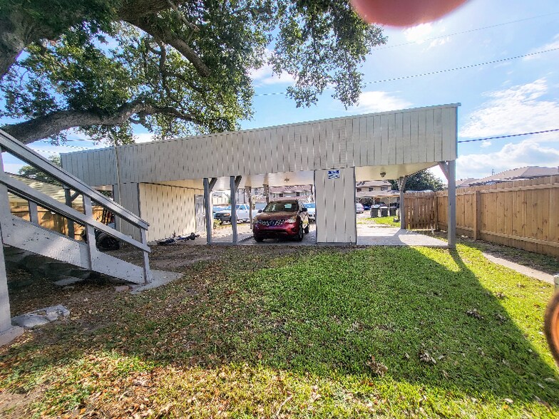 Building Photo - 8002 Trapier Ave