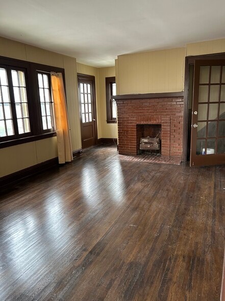 Building Photo - 228 McCormick Pl