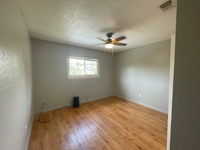 Building Photo - 4625 Vail St