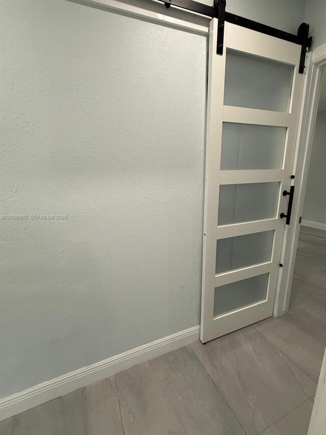 Building Photo - 423 NW 32nd Pl