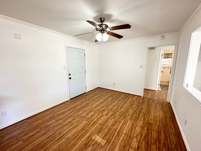 Building Photo - Valley Mills - Quiet Street 3/1 with detached 2 car garage