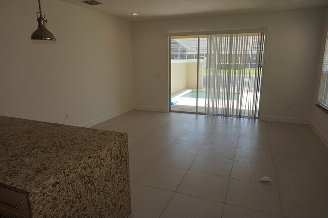 Building Photo - Spacious 3 Bed 3 Bath Townhome with Pool