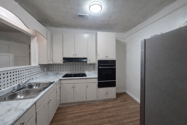 Building Photo - 1604 Calloway St